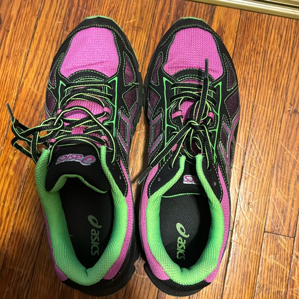 ASICS sneakers( gently used)